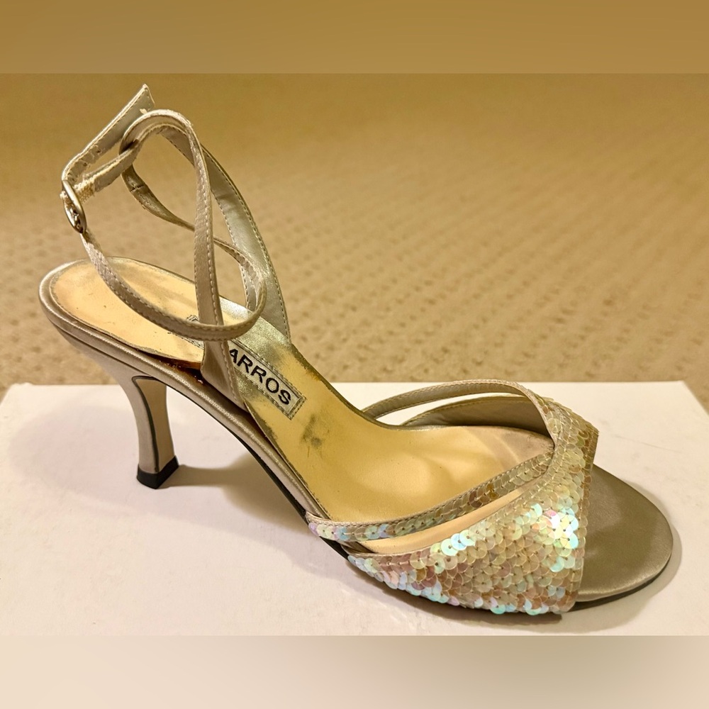 NWT Caparros Silver Sequin Women's Sandals, Sz 6